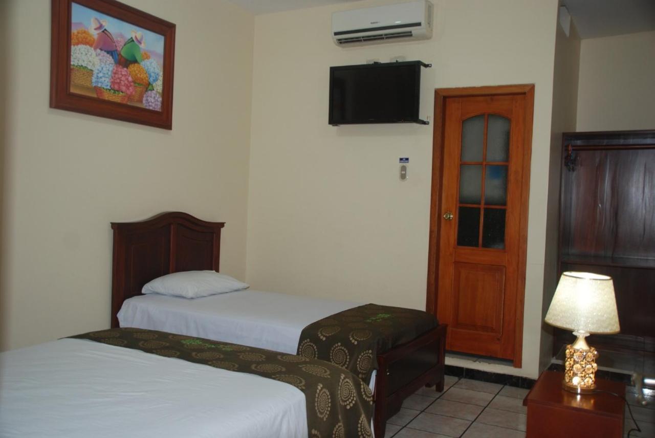 D' Ruiz Hotel Кеведо Экстерьер фото